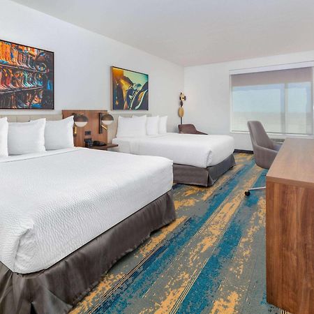 La Quinta Inn & Suites By Wyndham 特勒尔 外观 照片