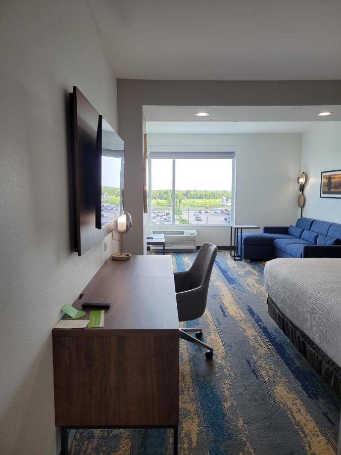 La Quinta Inn & Suites By Wyndham 特勒尔 外观 照片