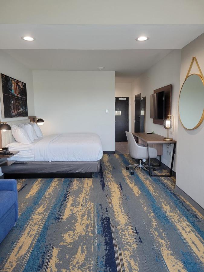 La Quinta Inn & Suites By Wyndham 特勒尔 外观 照片