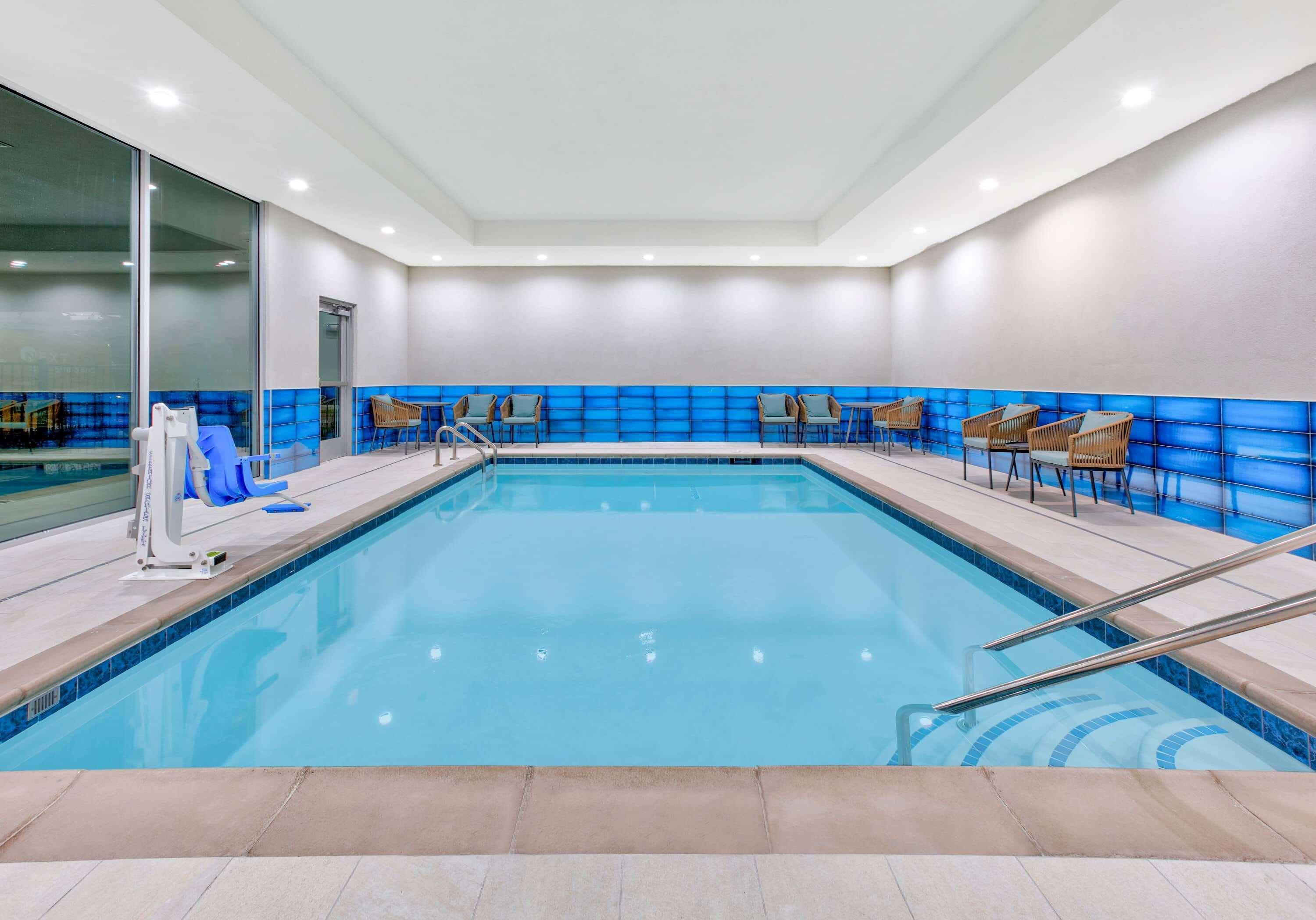 La Quinta Inn & Suites By Wyndham 特勒尔 外观 照片