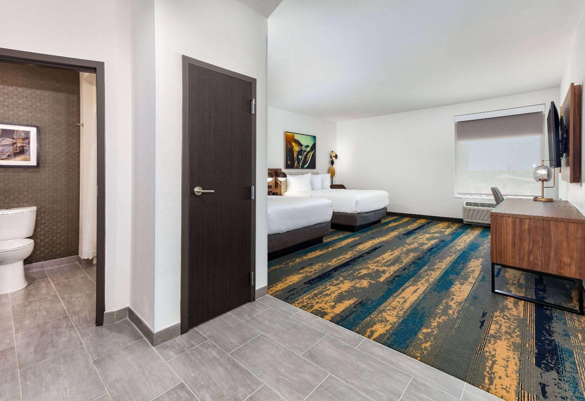 La Quinta Inn & Suites By Wyndham 特勒尔 外观 照片