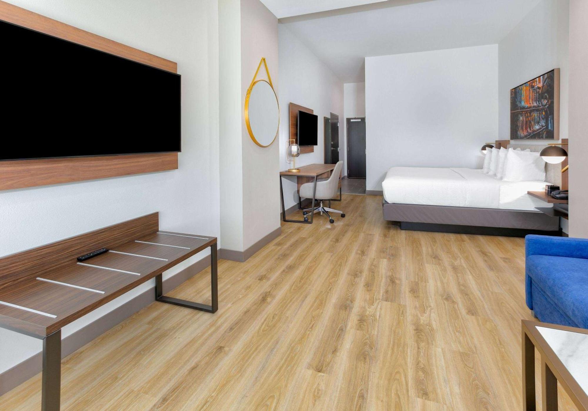 La Quinta Inn & Suites By Wyndham 特勒尔 外观 照片